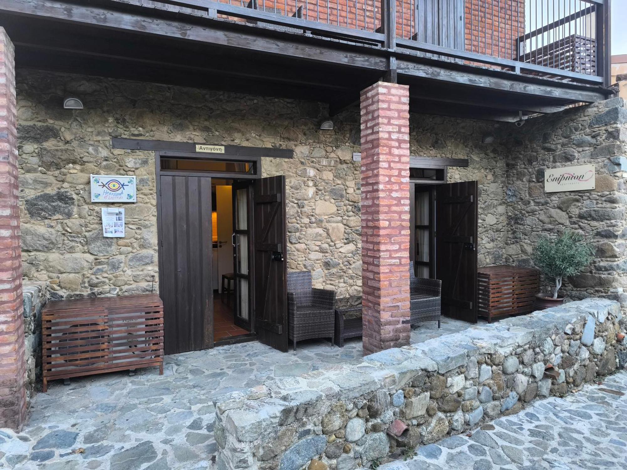 Enipnion Apartments カコペトリア エクステリア 写真