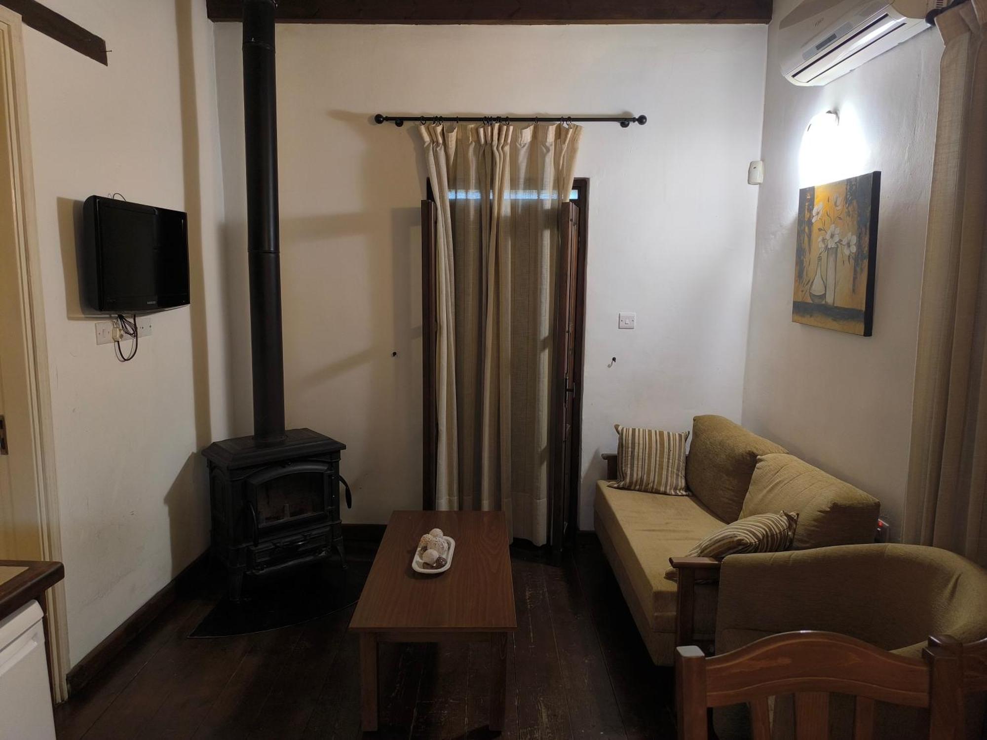 Enipnion Apartments カコペトリア エクステリア 写真